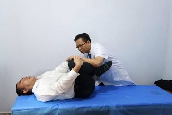 圖片包含 墻壁, 床, 室內, 人員

已生成極高可信度的說明