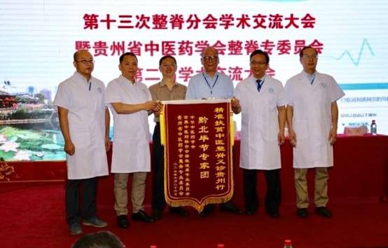 圖片包含 小地毯, 家具

已生成高可信度的說明